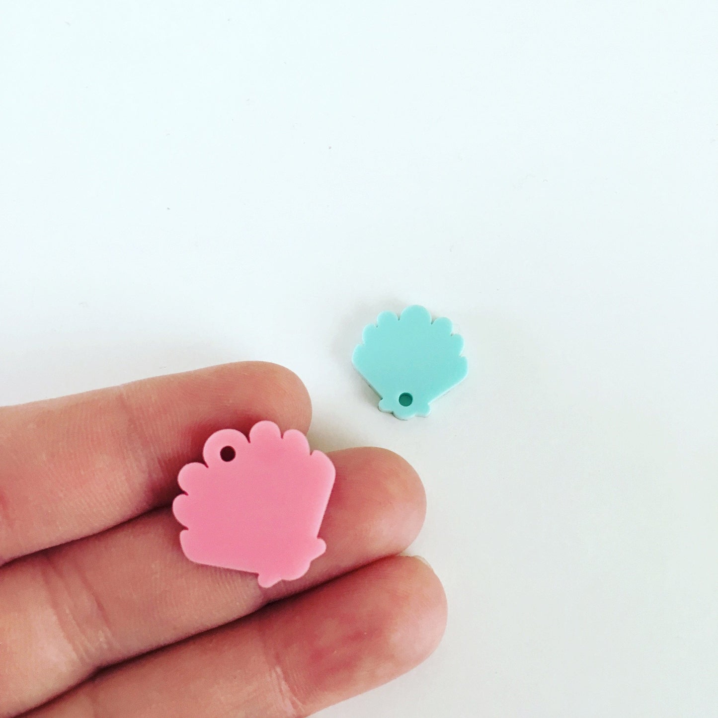 Crafty Cuts Laser Shell Charms - 5 Pairs