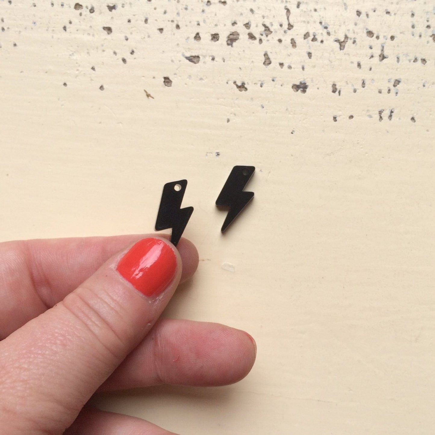 Crafty Cuts Laser Thunderbolt Charms - 5 Pairs