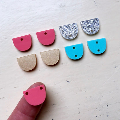 Crafty Cuts Laser 15mm Small Scallop Charms - 10 Pairs