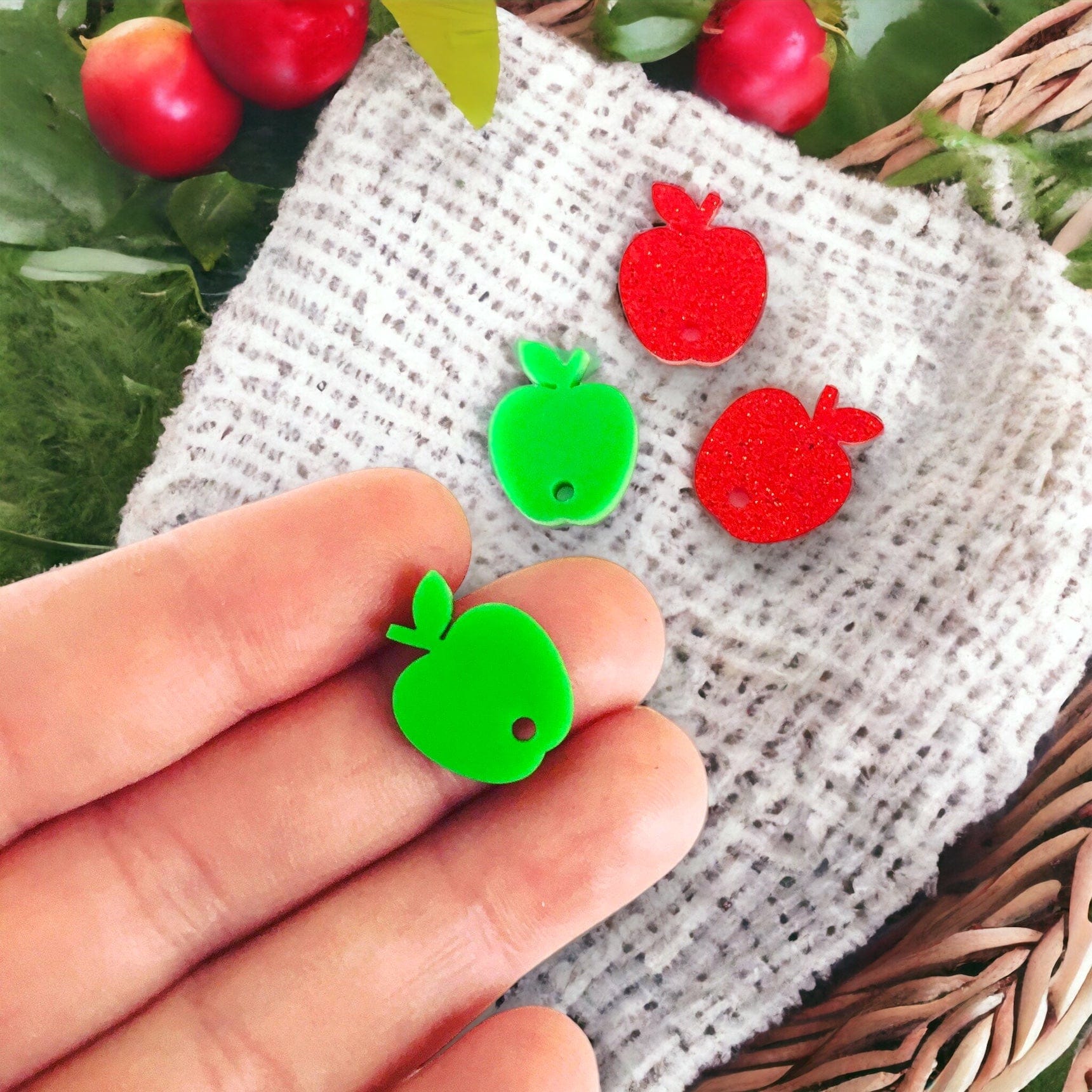 Crafty Cuts Laser Apple Charms - 5 Pairs