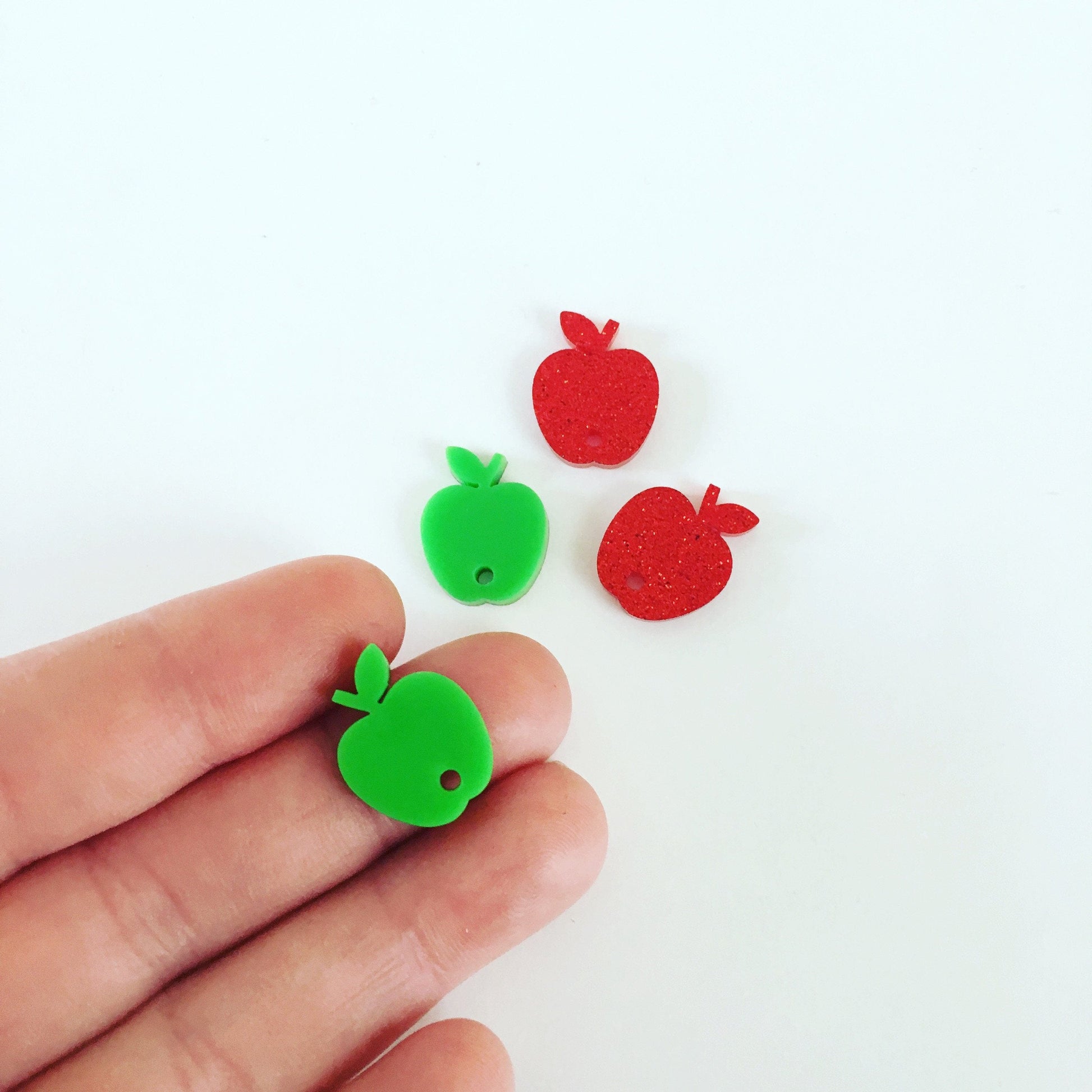 Crafty Cuts Laser Apple Charms - 5 Pairs