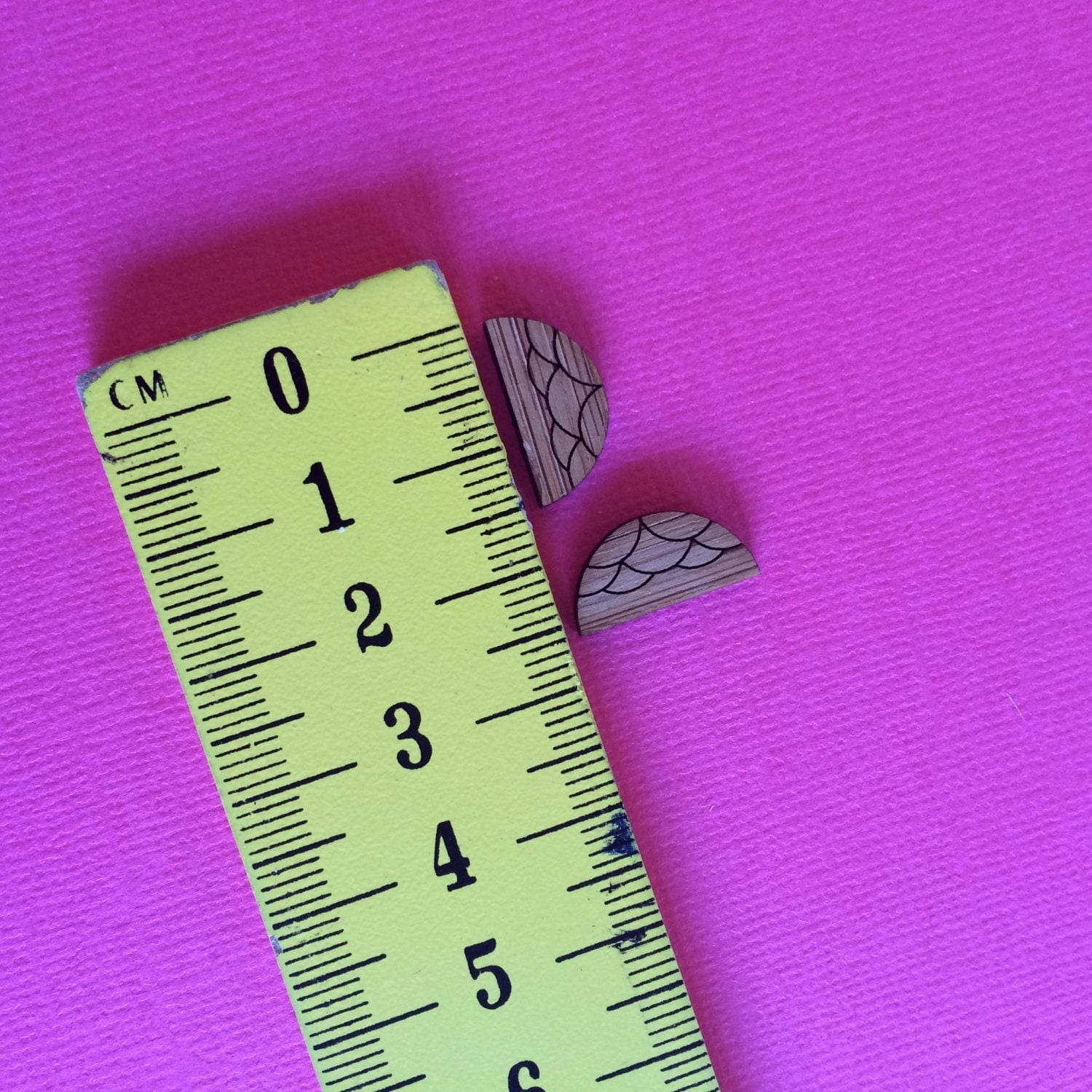 Crafty Cuts Laser Bubble Scallop  - 10 Pairs