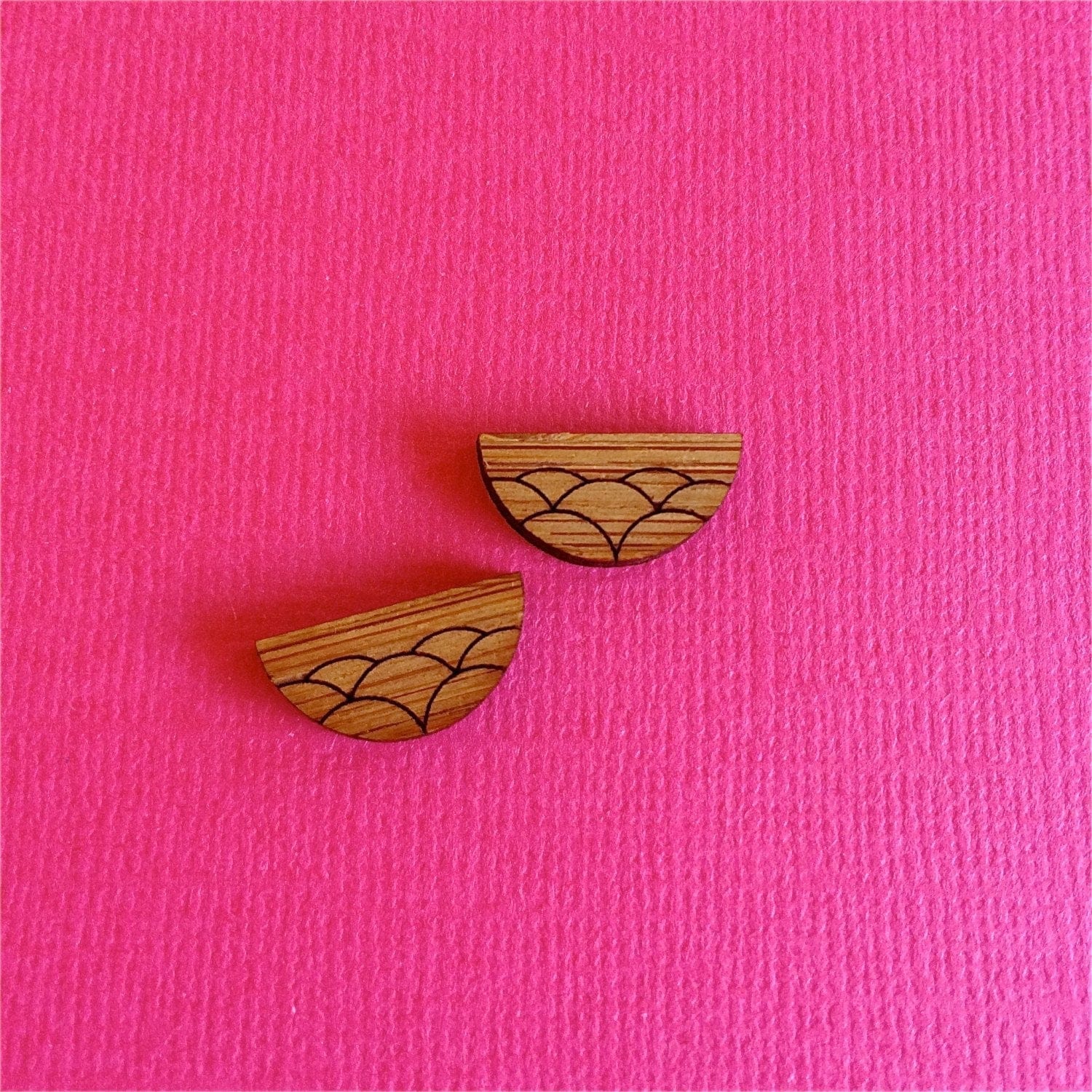 Crafty Cuts Laser Bubble Scallop  - 10 Pairs