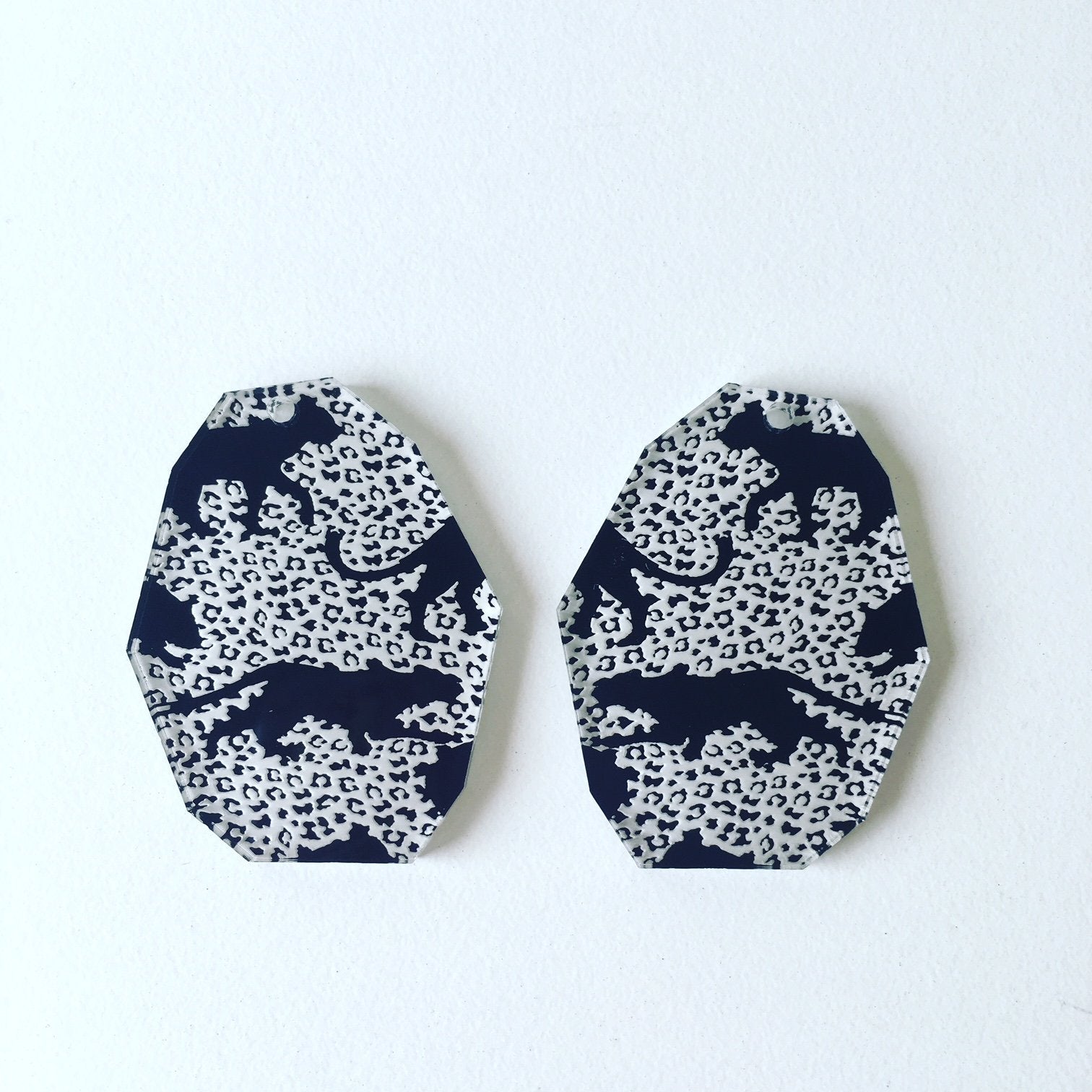Crafty Cuts Laser Deluxe_ etched Deluxe: Panther Geo Chunk Charms - 2 PAIRS