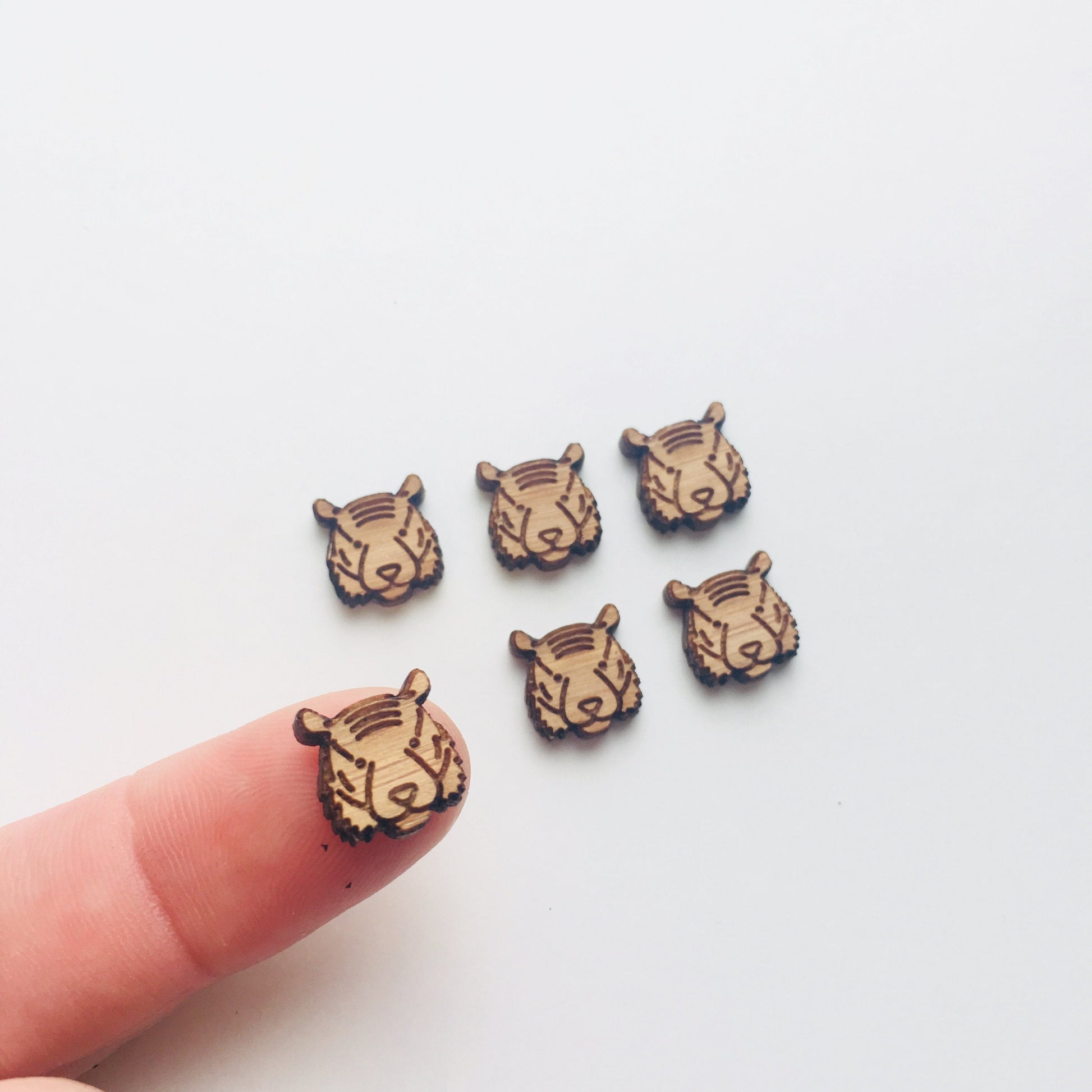 Crafty Cuts Laser MINI_bamboo Mini Animal Faces  - 10 Pairs