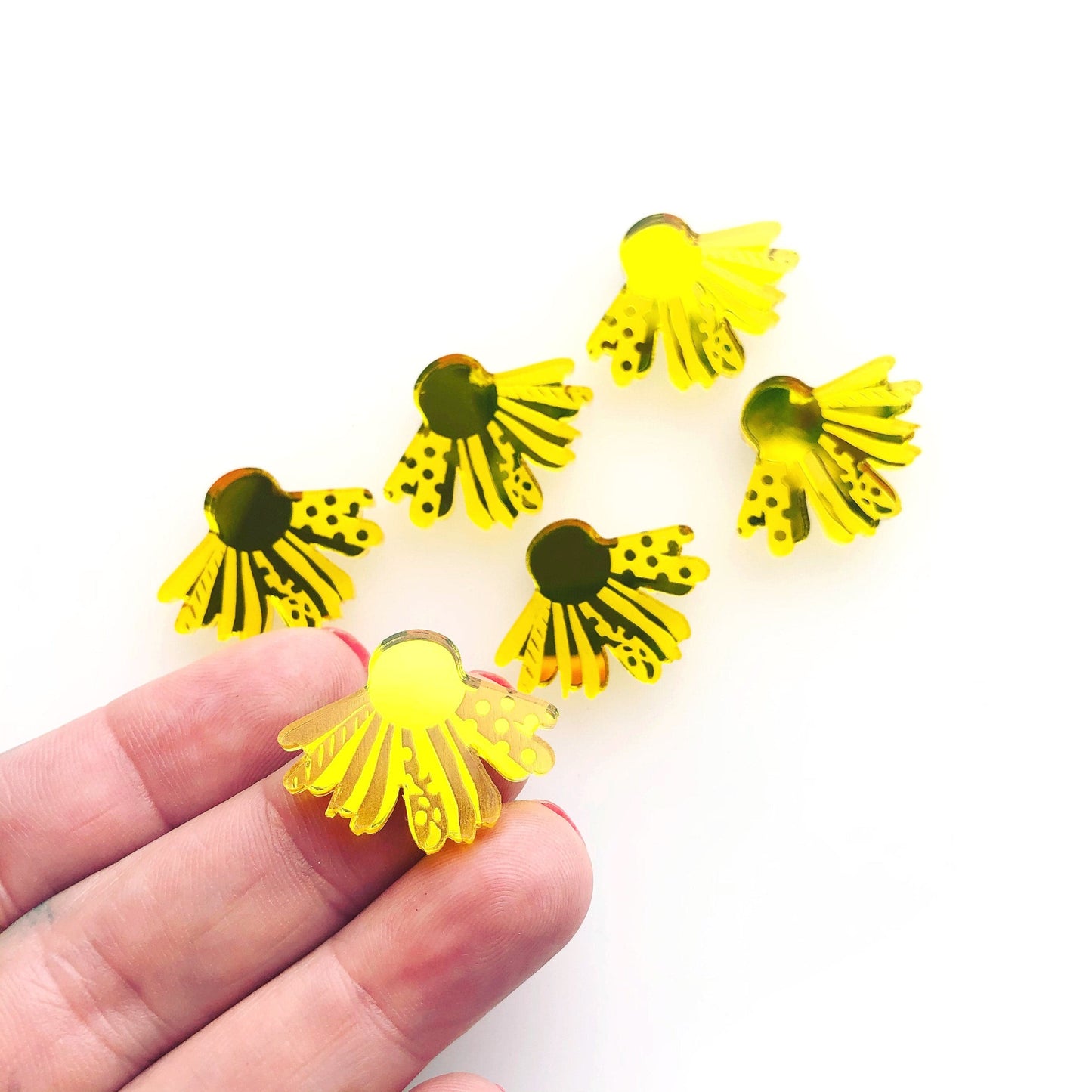 Crafty Cuts Laser Pty Ltd © Mirror Small Mod Daisy Charms - 8 Pairs