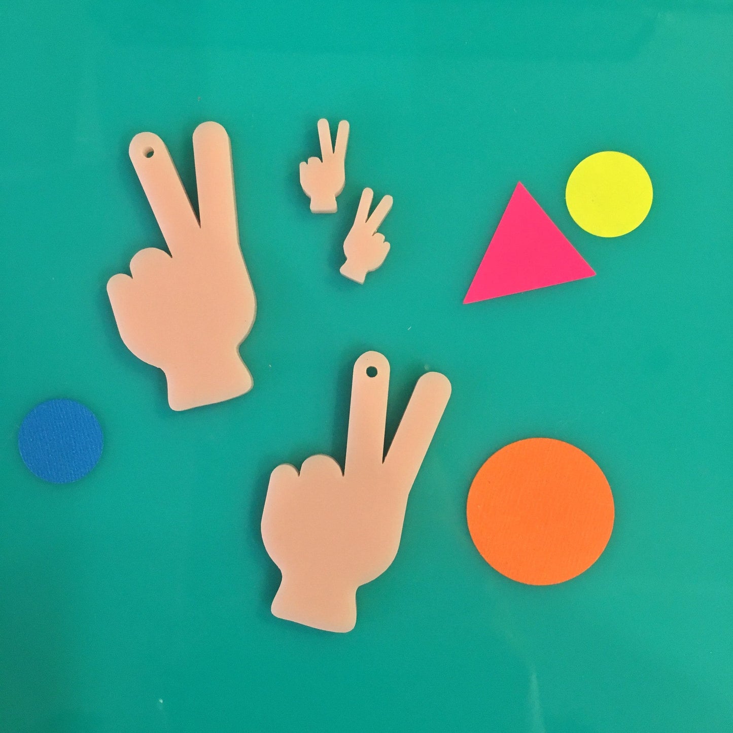 Crafty Cuts Laser Small_shapes High Fives or Peace Cabochon - 5 Pairs