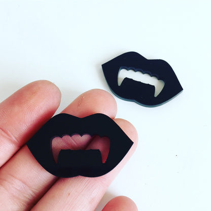 Crafty Cuts Laser The lady is a Vamp Charms - 2 Pair